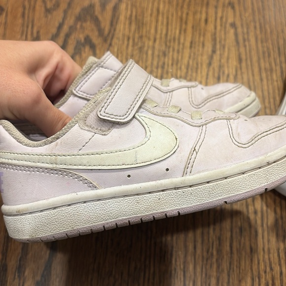 Nike toddler lavender sneakers - Picture 2 of 8